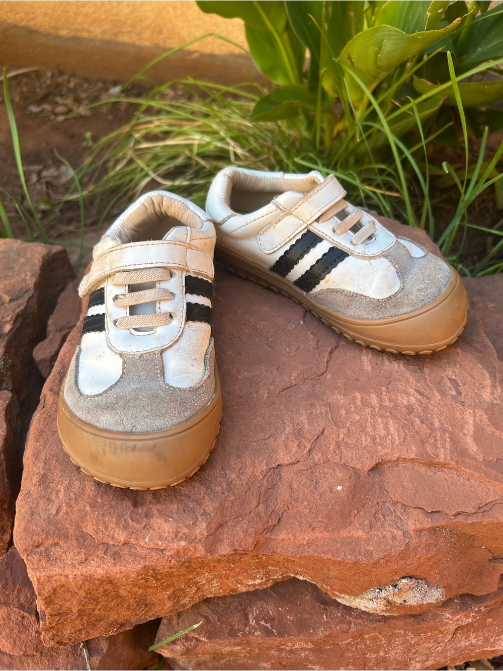 Little Love Bug “Asha” barefoot kids sneaker size 10
